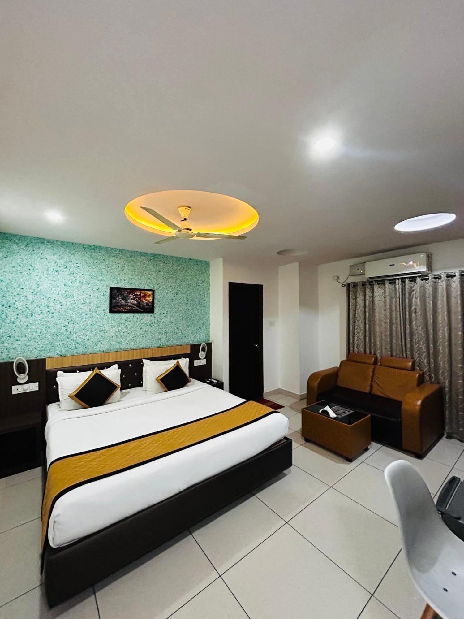 The Porch Inn Hotel/Service Apartments Bangalore Extérieur photo
