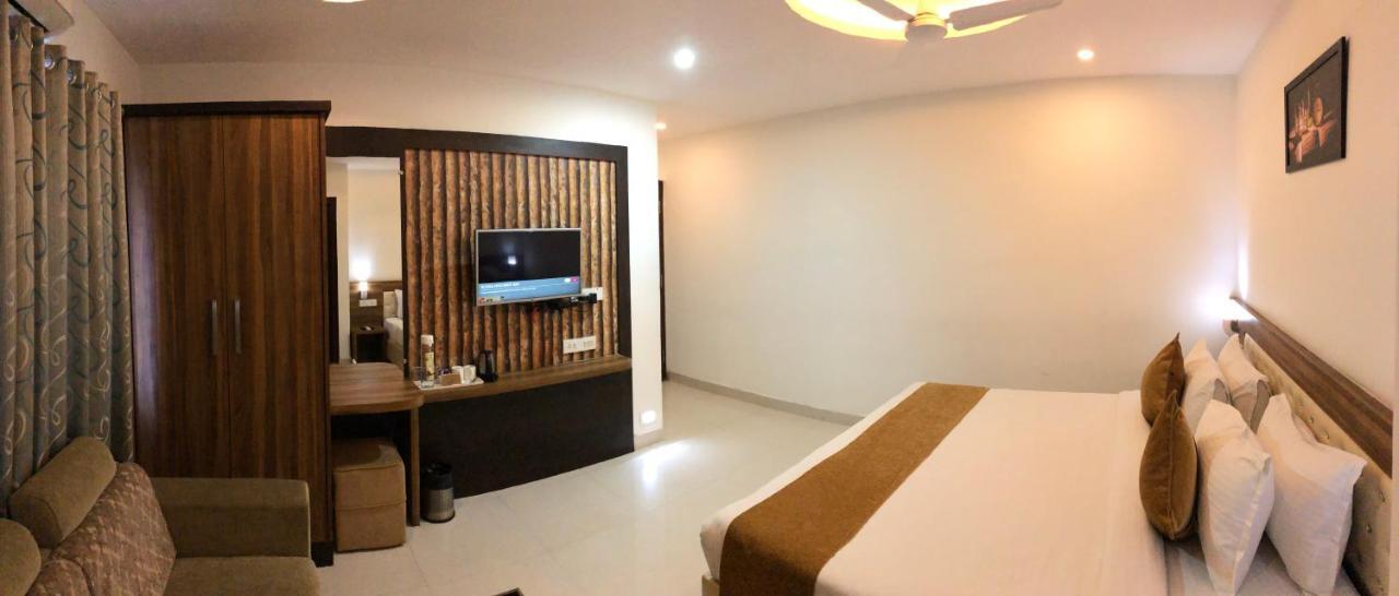 The Porch Inn Hotel/Service Apartments Bangalore Extérieur photo